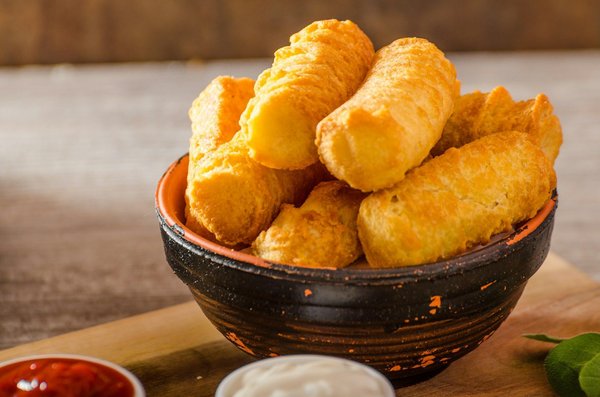 Comment préparer des croquettes de poisson avec une panure croustillante et dorée ?